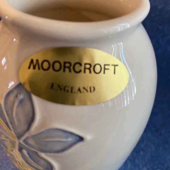 Moorcroft England Vase New in Box - Picture 6 of 9